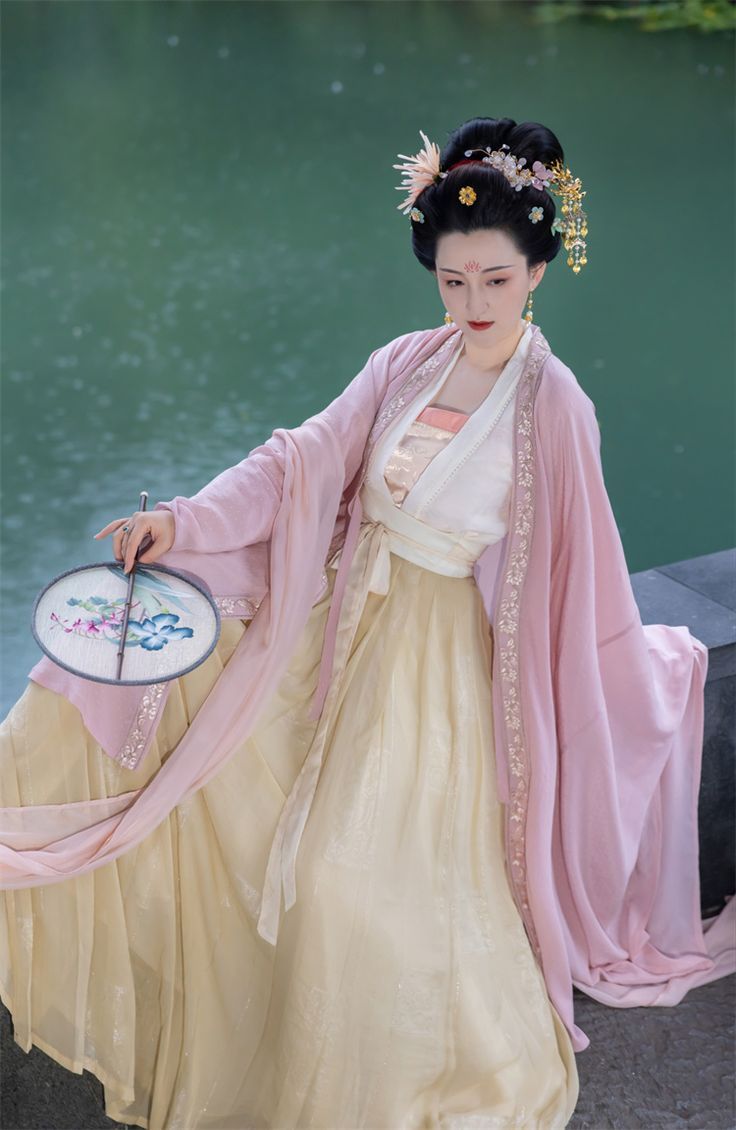 Winter Chic:The Revival of Traditional Tangzhuang in Modern Teenage Fashion Winter Chic:The Revival of Traditional Tangzhuang in Modern Teenage Fashion