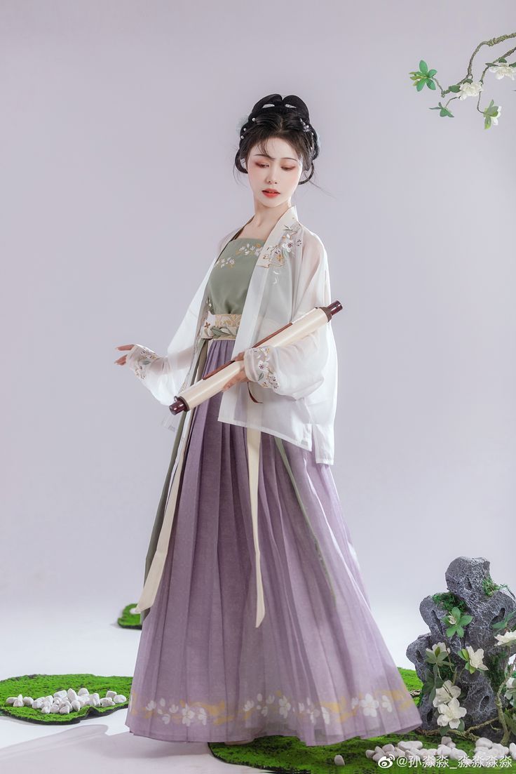 Blooming Elegance:Original Hanfu Fashion in the World of Flower-Filled Farewell Blooming Elegance:Original Hanfu Fashion in the World of Flower-Filled Farewell