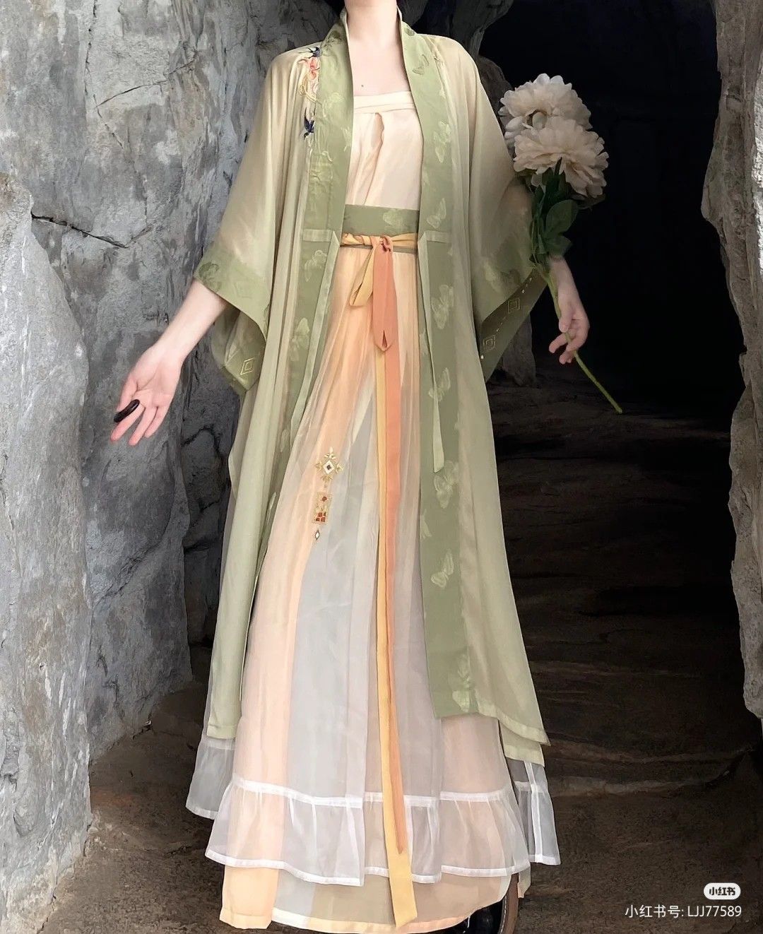 Enhanced Qipao Style for Autumn:Plus-Size Fashion with a Slimming Effect on the Belly Enhanced Qipao Style for Autumn:Plus-Size Fashion with a Slimming Effect on the Belly