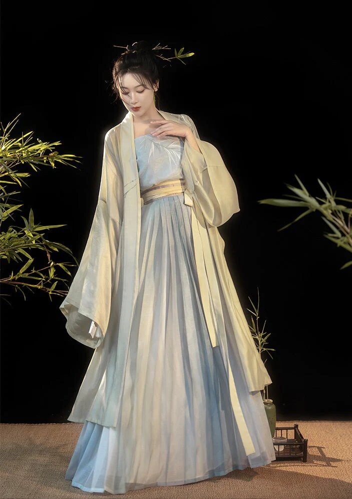 Winter Hanfu Girls Outerwear:The Charm of Traditional Chinese Fashion for Little Girls Winter Hanfu Girls Outerwear:The Charm of Traditional Chinese Fashion for Little Girls