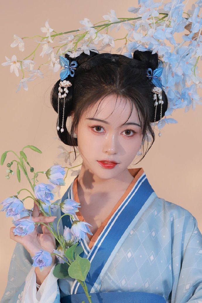 Elegance for Children:The Story of Traditional Hanfu for Girls in Long Styles Elegance for Children:The Story of Traditional Hanfu for Girls in Long Styles