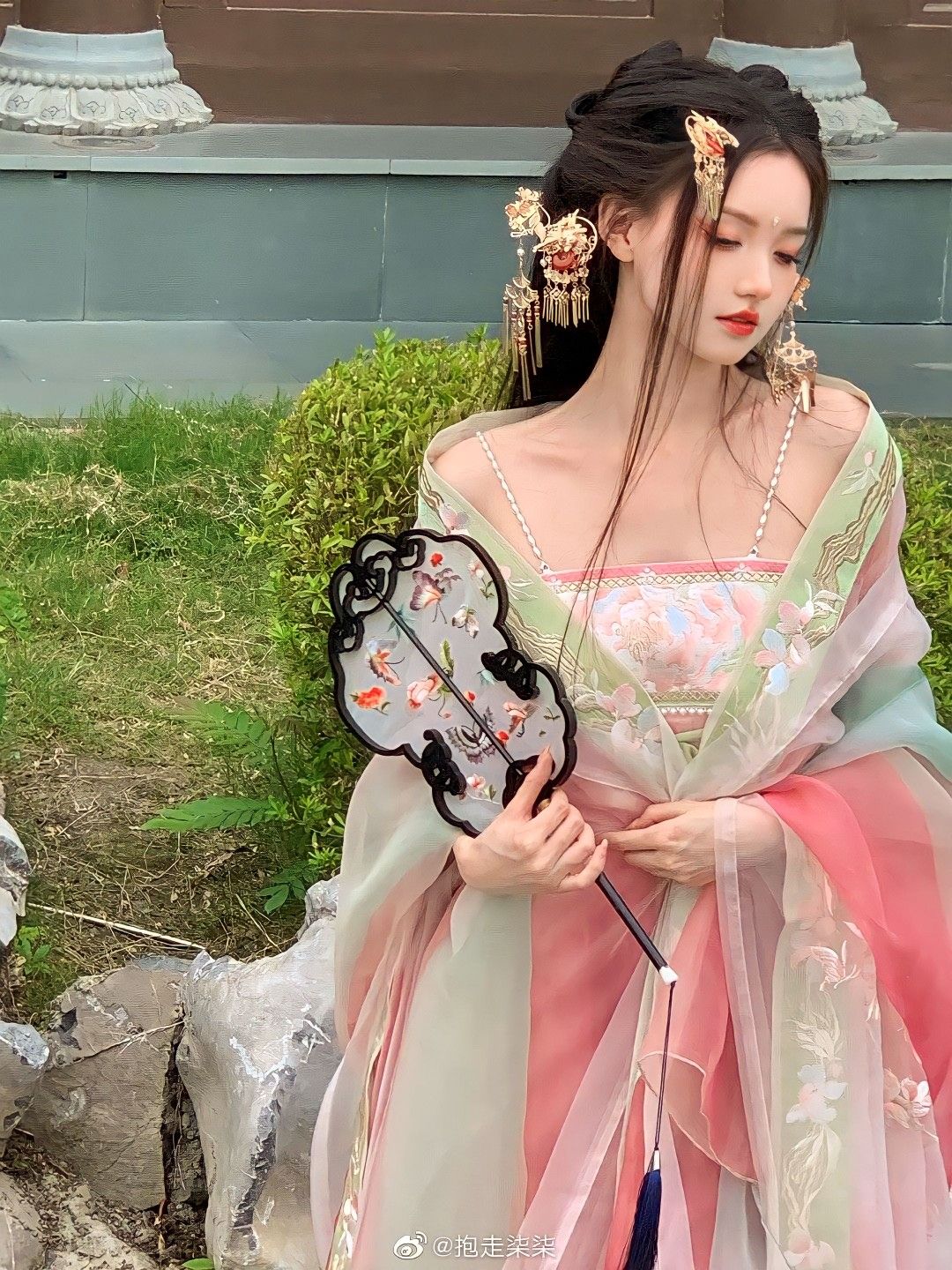 The Splendor of Tang-Style Hanfu for Young Girls:A Journey into Traditional Chinese Elegance The Splendor of Tang-Style Hanfu for Young Girls:A Journey into Traditional Chinese Elegance