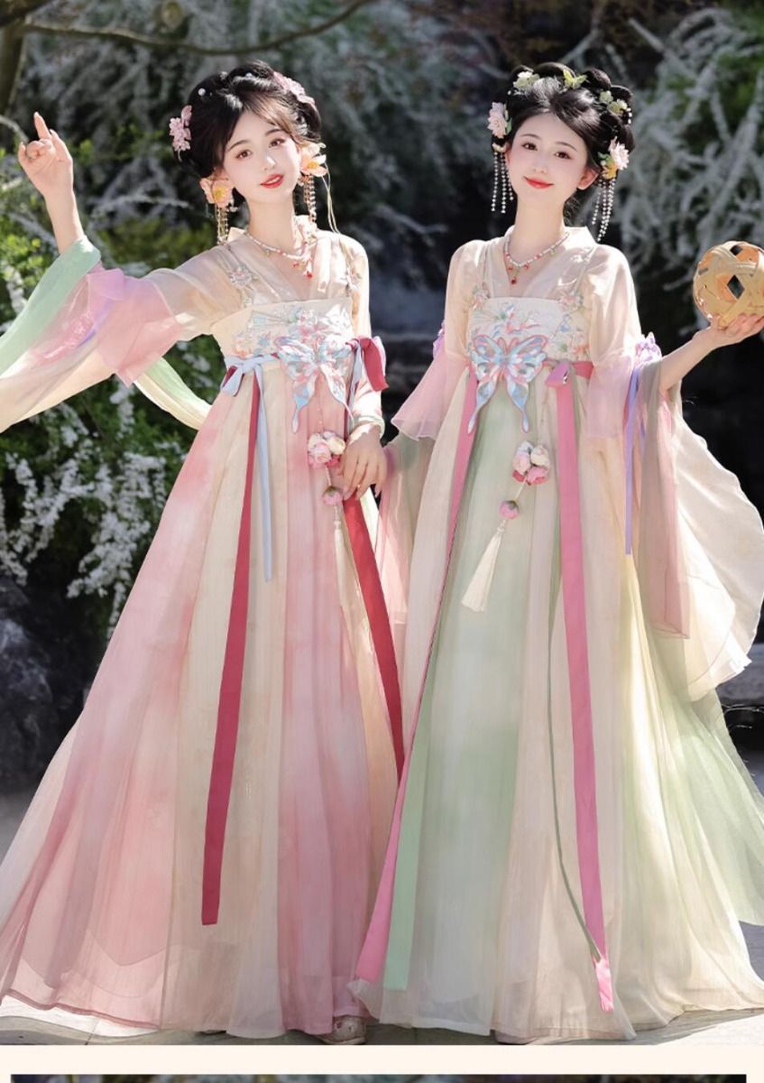Youthful Cheongsam Styles:Teen Girls Embrace the Traditional with Belly-Covering Elegance