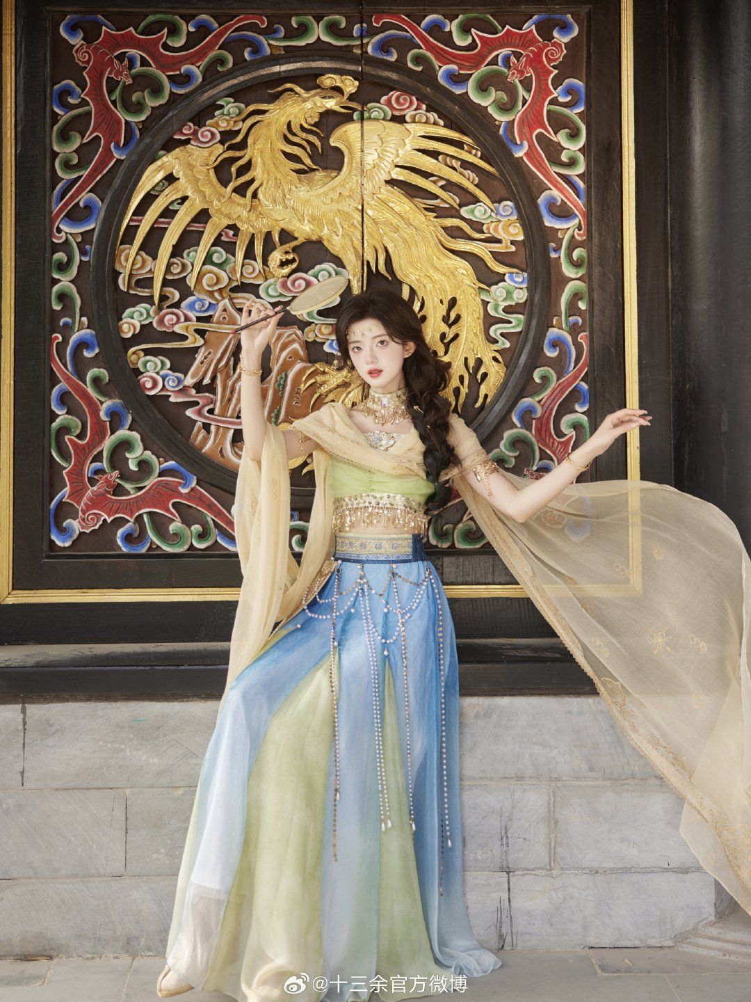 Phoenix Dance:The Allure of Hanfu Fashion in Modern Times Phoenix Dance:The Allure of Hanfu Fashion in Modern Times
