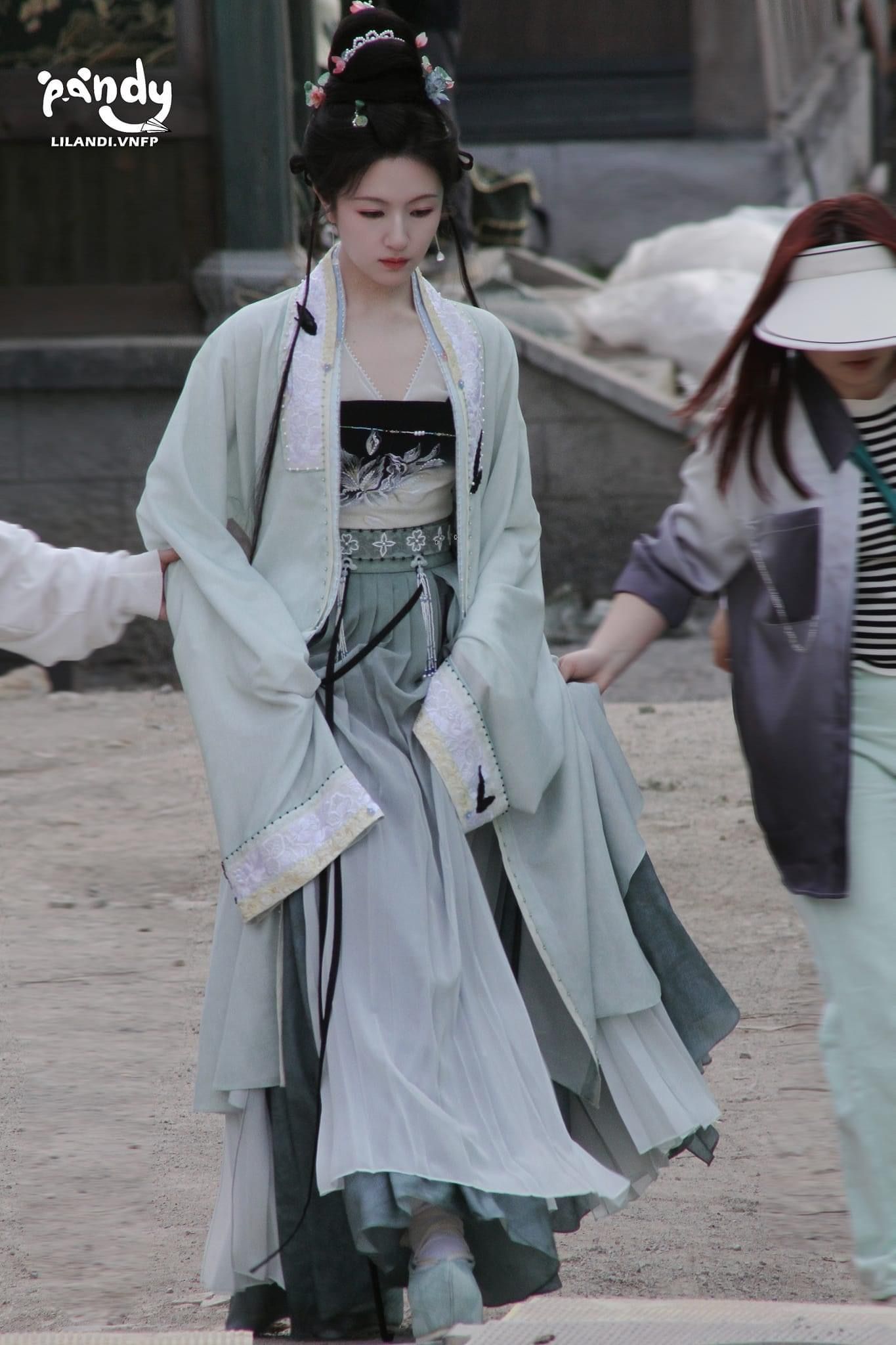 Everyday Wear:The Revival of Hanfu Fashion Everyday Wear:The Revival of Hanfu Fashion
