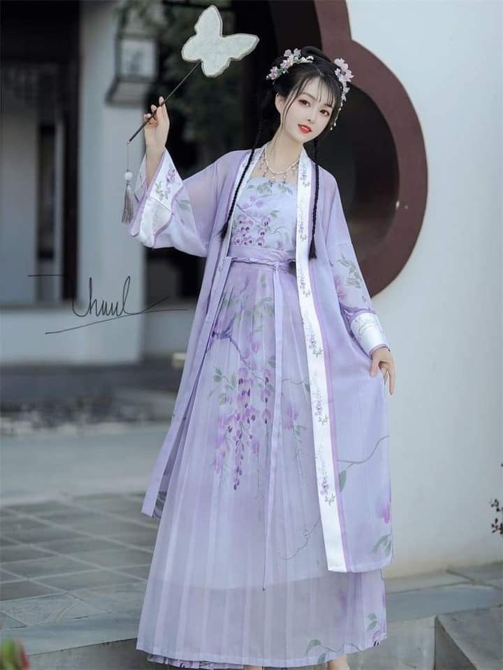 A Summer Tale of a Hanfu Girl:The Ancient Beauty of Traditional Chinese Childrenswear A Summer Tale of a Hanfu Girl:The Ancient Beauty of Traditional Chinese Childrenswear
