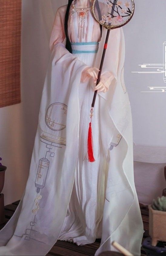 Dragon Year Celebration:A Tale of Traditional Hanfu Battle Armor and Elegant Suites Dragon Year Celebration:A Tale of Traditional Hanfu Battle Armor and Elegant Suites
