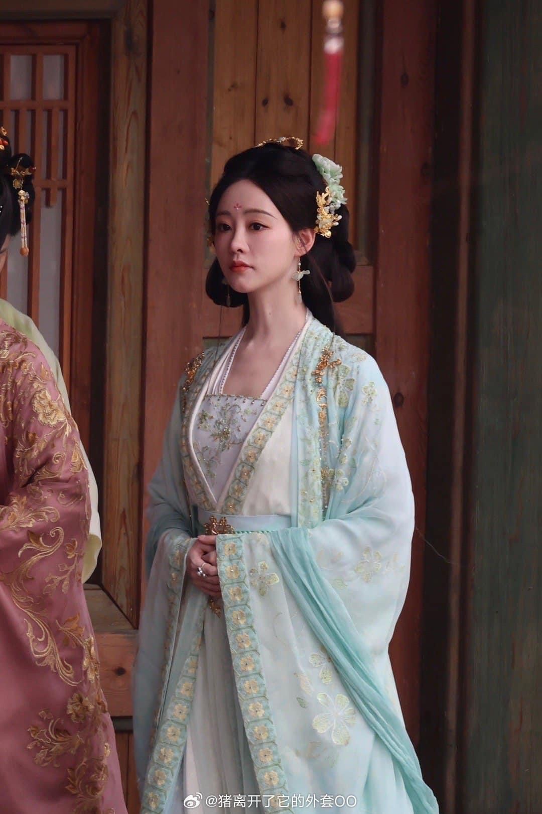 The Black Cheongsam of a Nationalist Beauty in the Republic Era
