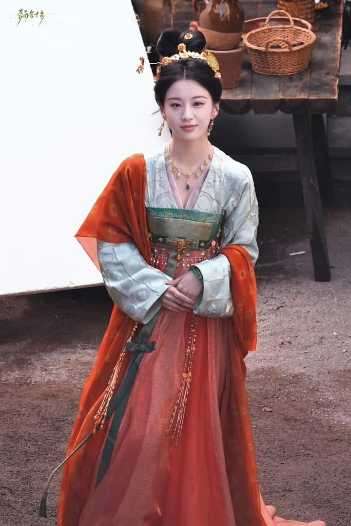 Womens Hanfu Fashion in Song Dynasty:Evolution and Continuity of Elegance Womens Hanfu Fashion in Song Dynasty:Evolution and Continuity of Elegance