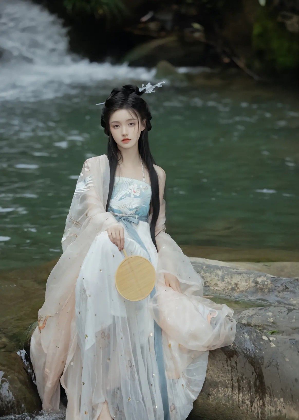 The Elegance of Cheongsam Dress:Quality and Tradition