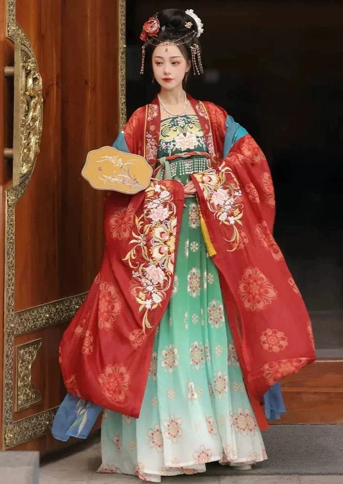 The Splendor of Hanfu:The Dragon and Snake Robes in Ancient Chinese Tradition The Splendor of Hanfu:The Dragon and Snake Robes in Ancient Chinese Tradition