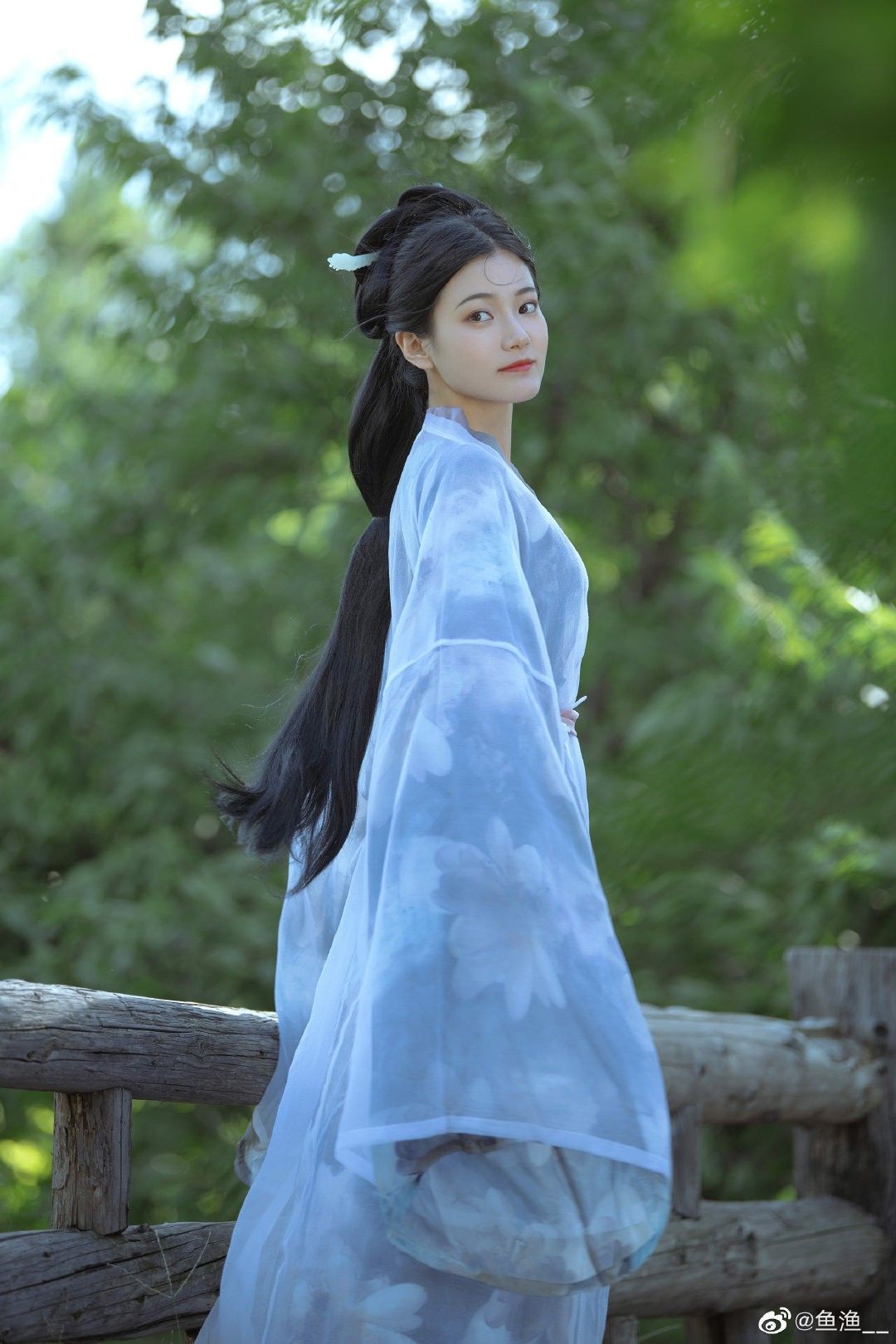 Elegant Cheongsam Cardigans with Open-Front Coats:A Look into High-End Fashion Elegant Cheongsam Cardigans with Open-Front Coats:A Look into High-End Fashion