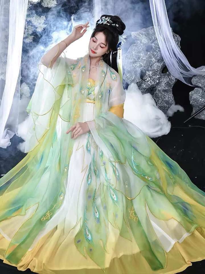 The Enigma of Wearing a Belly-Trimming Pants with Cheongsam The Enigma of Wearing a Belly-Trimming Pants with Cheongsam