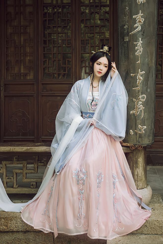 Winter Hanfu Girls Top:A Guide to Styling and Design Winter Hanfu Girls Top:A Guide to Styling and Design