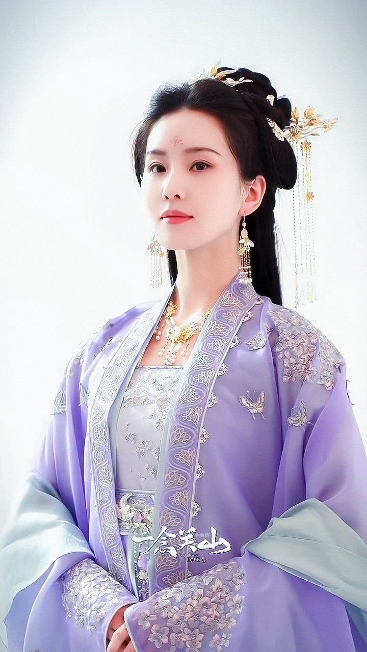 The Splendor of Du Ruo Hanfu:The Chest-Embracing Elegance The Splendor of Du Ruo Hanfu:The Chest-Embracing Elegance