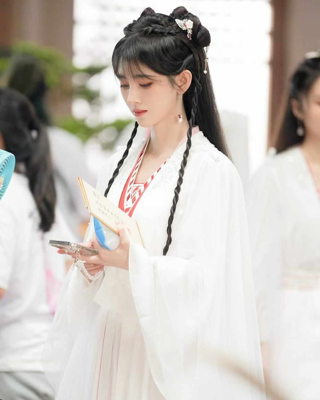 Maternal-Child Fashion Fusion:Embracing the Modern Evolution of Qipao Maternity-Daughter Ensembles Maternal-Child Fashion Fusion:Embracing the Modern Evolution of Qipao Maternity-Daughter Ensembles