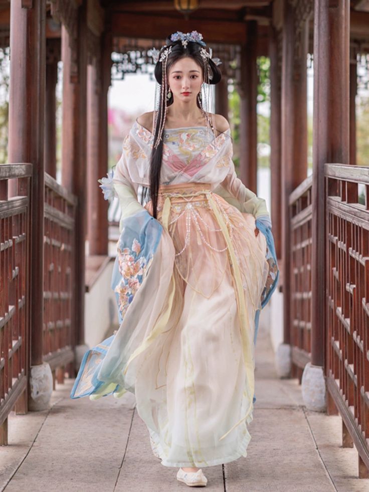 Eighth-Year-Old Girls Journey into Traditional Chinese Hanfu Fashion Eighth-Year-Old Girls Journey into Traditional Chinese Hanfu Fashion