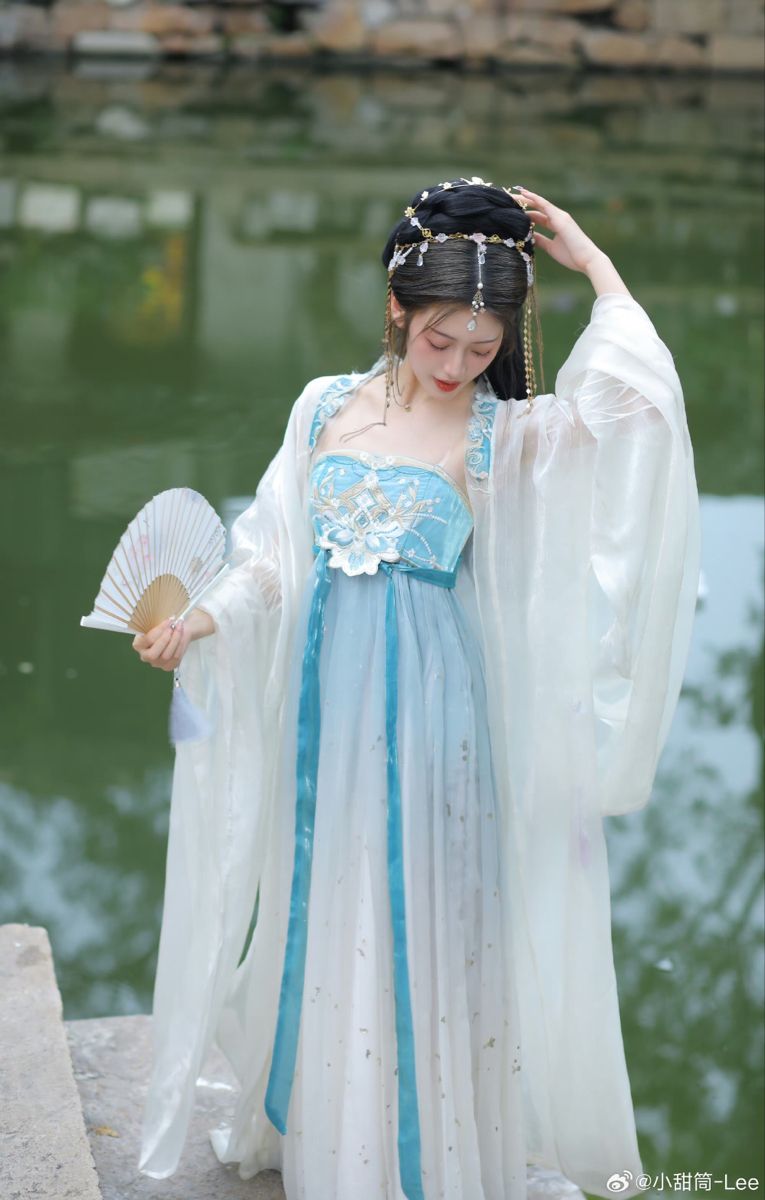 Exploring the World of Changyue Jinming Chen Duling and Ye Bingshangs Traditional Hanfu Fashion Exploring the World of Changyue Jinming Chen Duling and Ye Bingshangs Traditional Hanfu Fashion