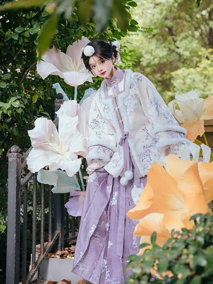 Original Hanfu Fashion:Exploring the Cultural Richness of Fu Yi Chun Qiu Original Hanfu Fashion:Exploring the Cultural Richness of Fu Yi Chun Qiu