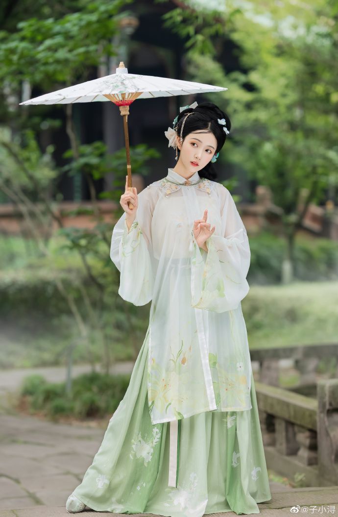 The Elegance of Gown-Style Heels with Cheongsam-Inspired Accessories The Elegance of Gown-Style Heels with Cheongsam-Inspired Accessories