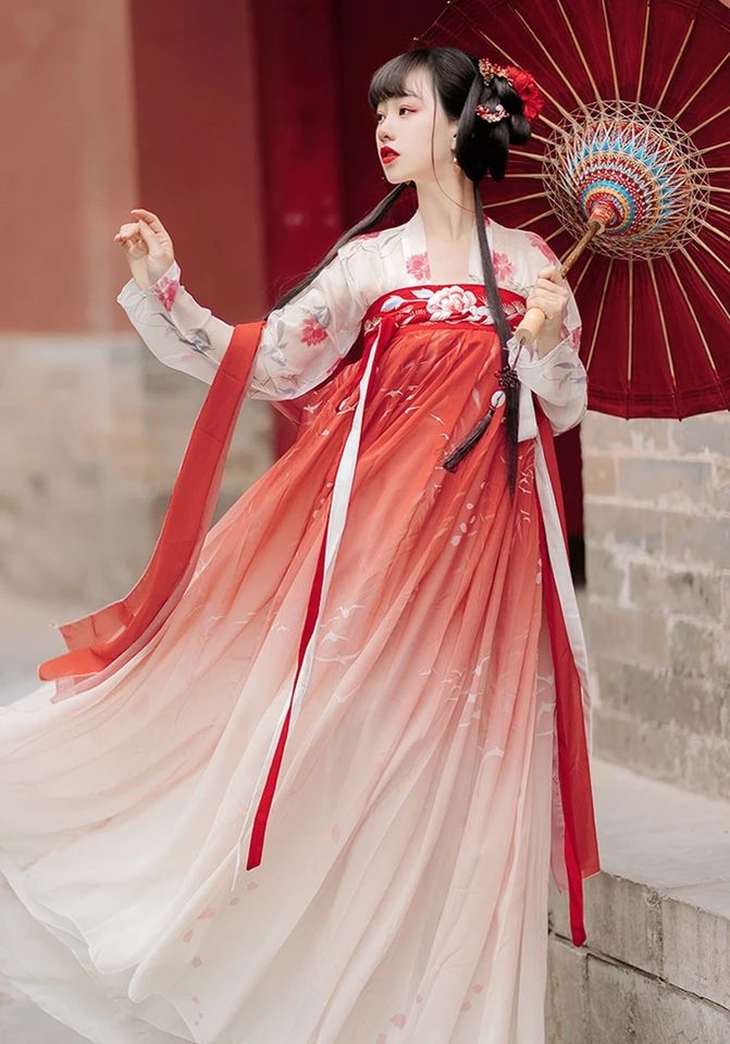 A Glance at the Elegant Pink Engagement Cheongsam as a Toast-Giving Attire A Glance at the Elegant Pink Engagement Cheongsam as a Toast-Giving Attire