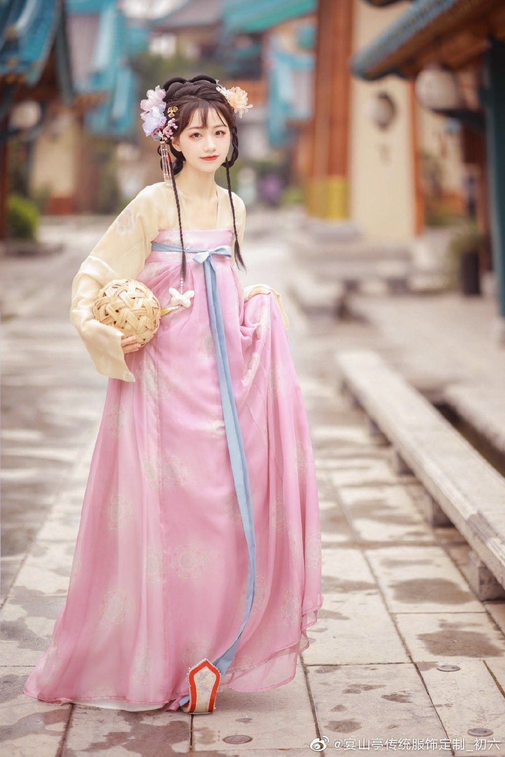 Eight-Eight-Seven Winter Traditional Chinese Hanfu Fashion:A Journey Through Time Eight-Eight-Seven Winter Traditional Chinese Hanfu Fashion:A Journey Through Time