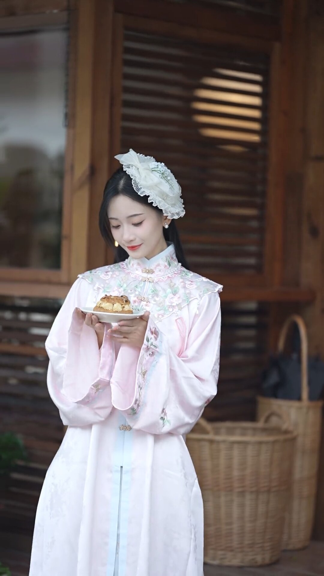 The 10-Year-Old Hanfu Girl:Embracing Traditional Beauty in Modern Times
