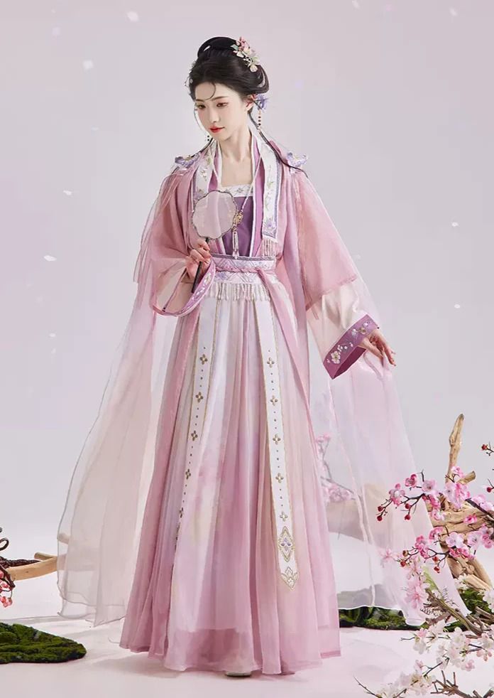 Movie Fashion Official Flagship Store Presents Qipao:The Traditional Chinese Dress Movie Fashion Official Flagship Store Presents Qipao:The Traditional Chinese Dress