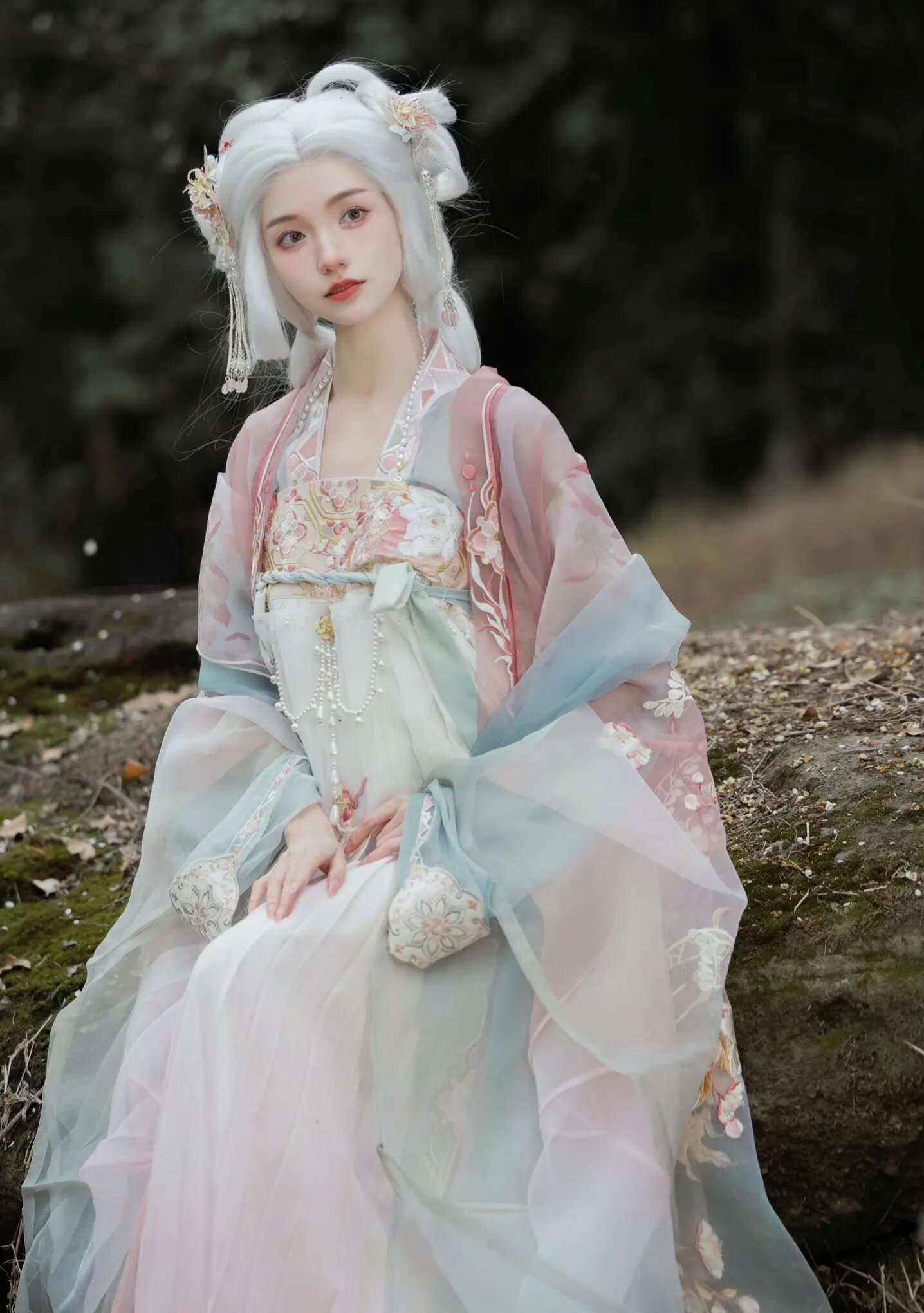 The Splendor of Hanfu Embroidery:A Belt of Cultural Significance The Splendor of Hanfu Embroidery:A Belt of Cultural Significance
