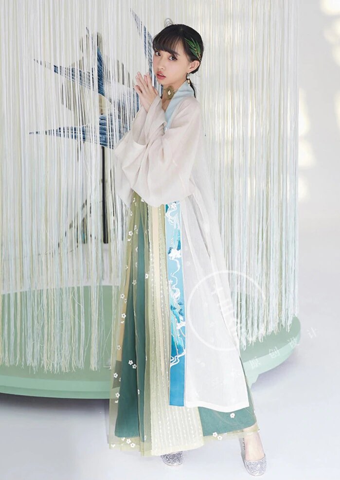 Slimming and Stylish Modernized Cheongsam:Embracing the Elegant Revival of Traditional Charm Slimming and Stylish Modernized Cheongsam:Embracing the Elegant Revival of Traditional Charm