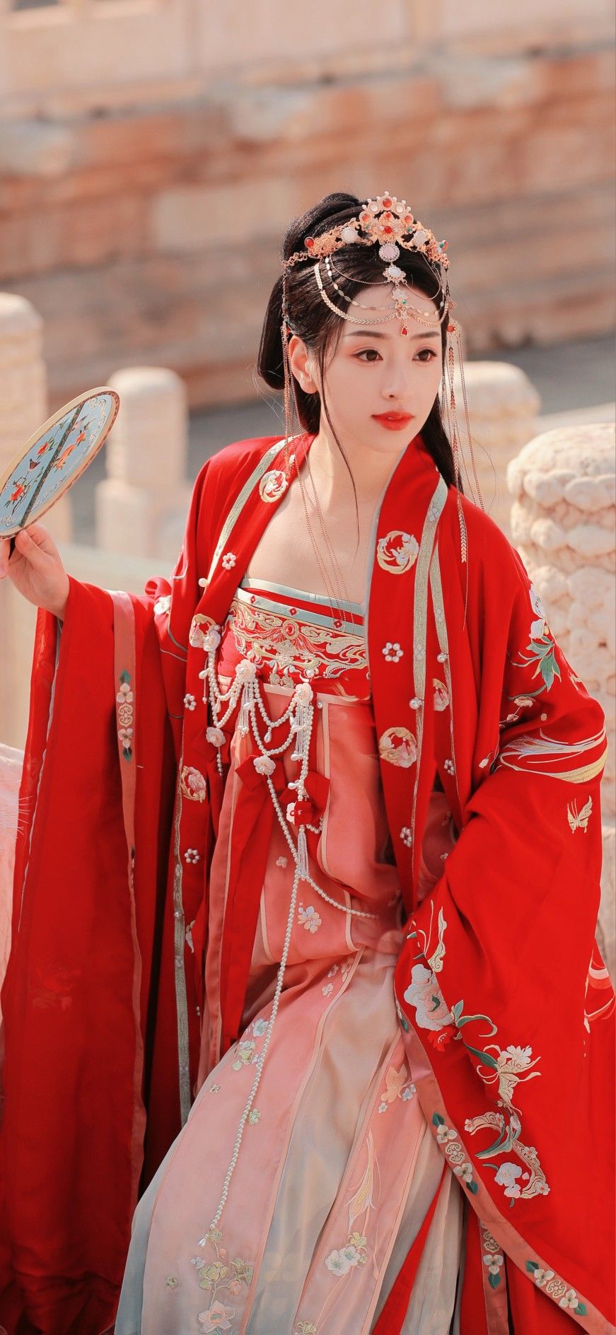 The Splendor of Ming-Style Hanfu:The Blue and White Elegance The Splendor of Ming-Style Hanfu:The Blue and White Elegance