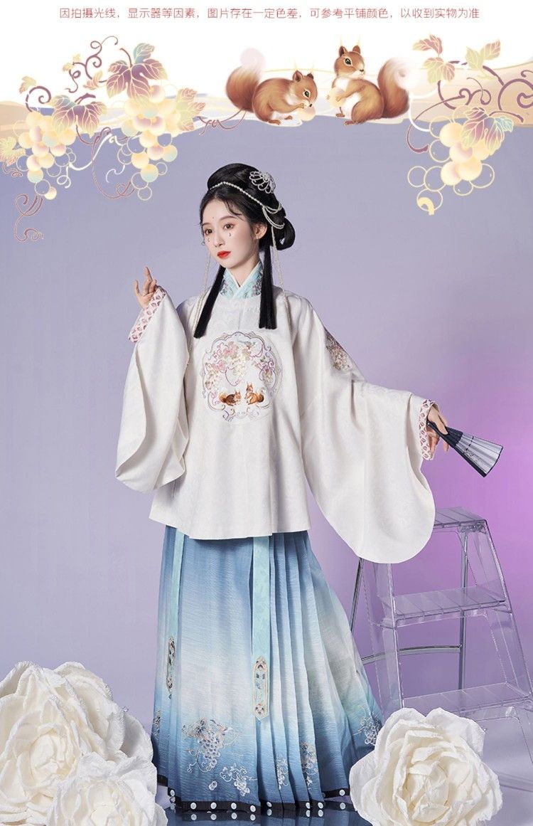Traditional Elegance in Silk:The Cheongsam Dress as a Fashion Icon Traditional Elegance in Silk:The Cheongsam Dress as a Fashion Icon