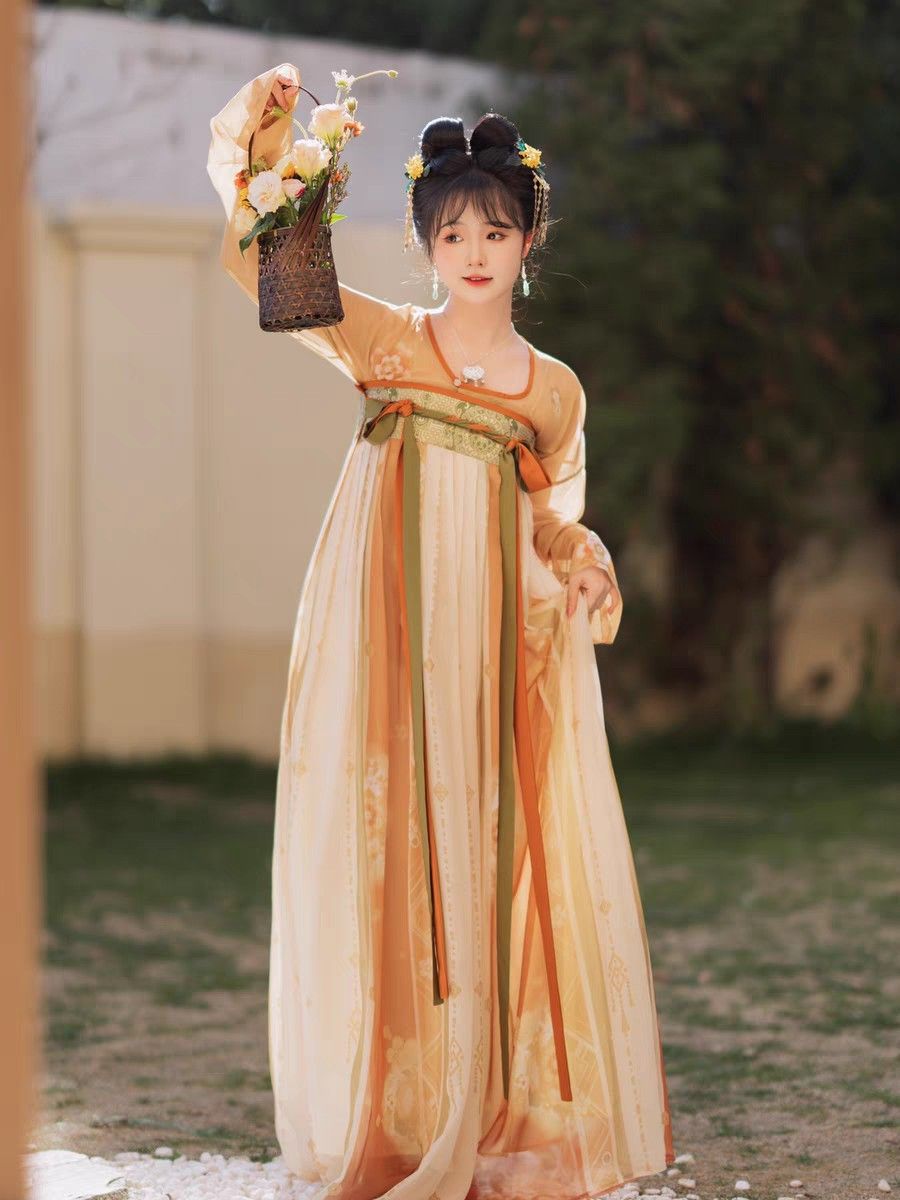 The Splendor of Hanfu in the Splashed Splendor of Jinhuai 锦灰堆汉服之绚烂) The Splendor of Hanfu in the Splashed Splendor of Jinhuai 锦灰堆汉服之绚烂)
