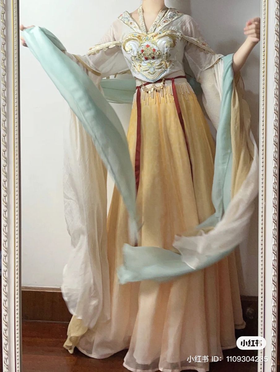 Hanfu Fashion for Junior High School Girls:Embracing Traditional Elegance Hanfu Fashion for Junior High School Girls:Embracing Traditional Elegance