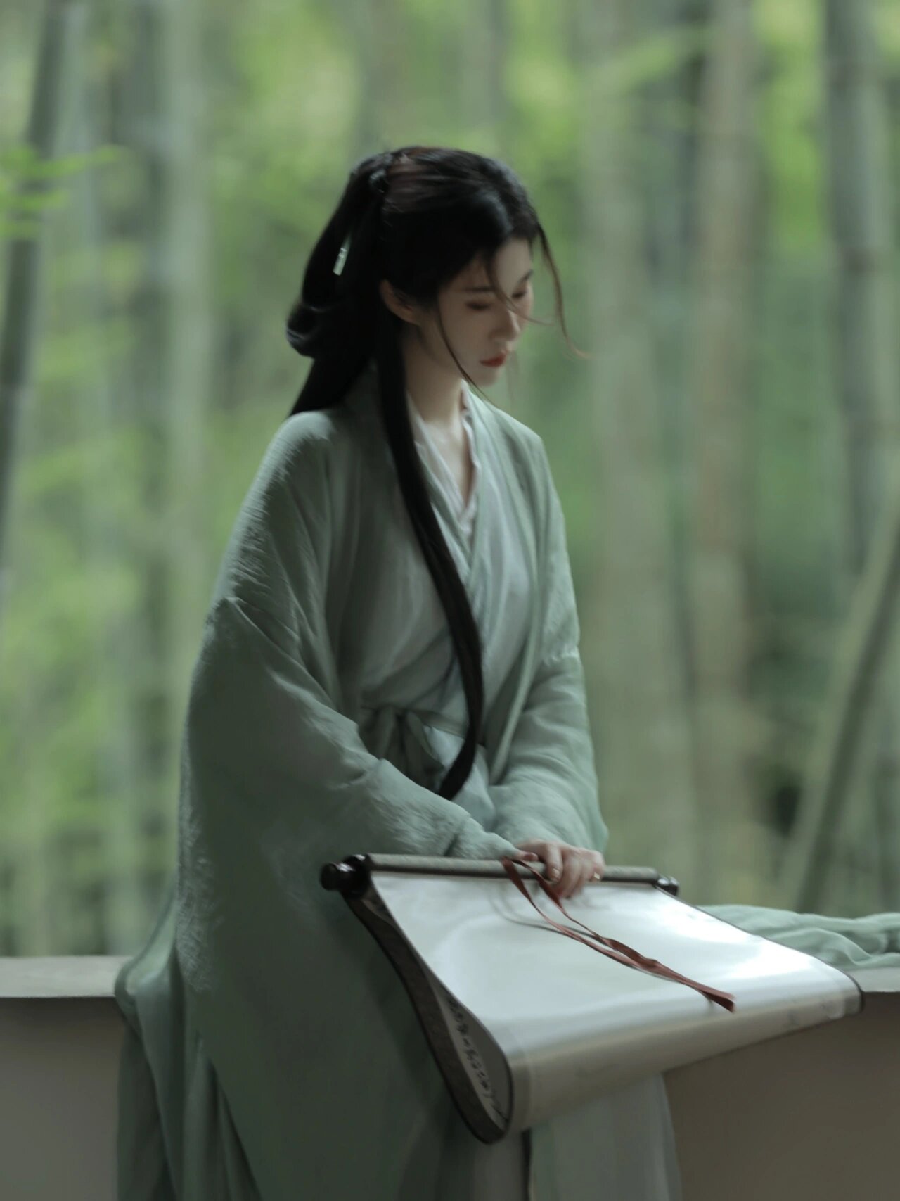 The Journey of a Junior School Student into the Realm of Traditional Chinese Costume