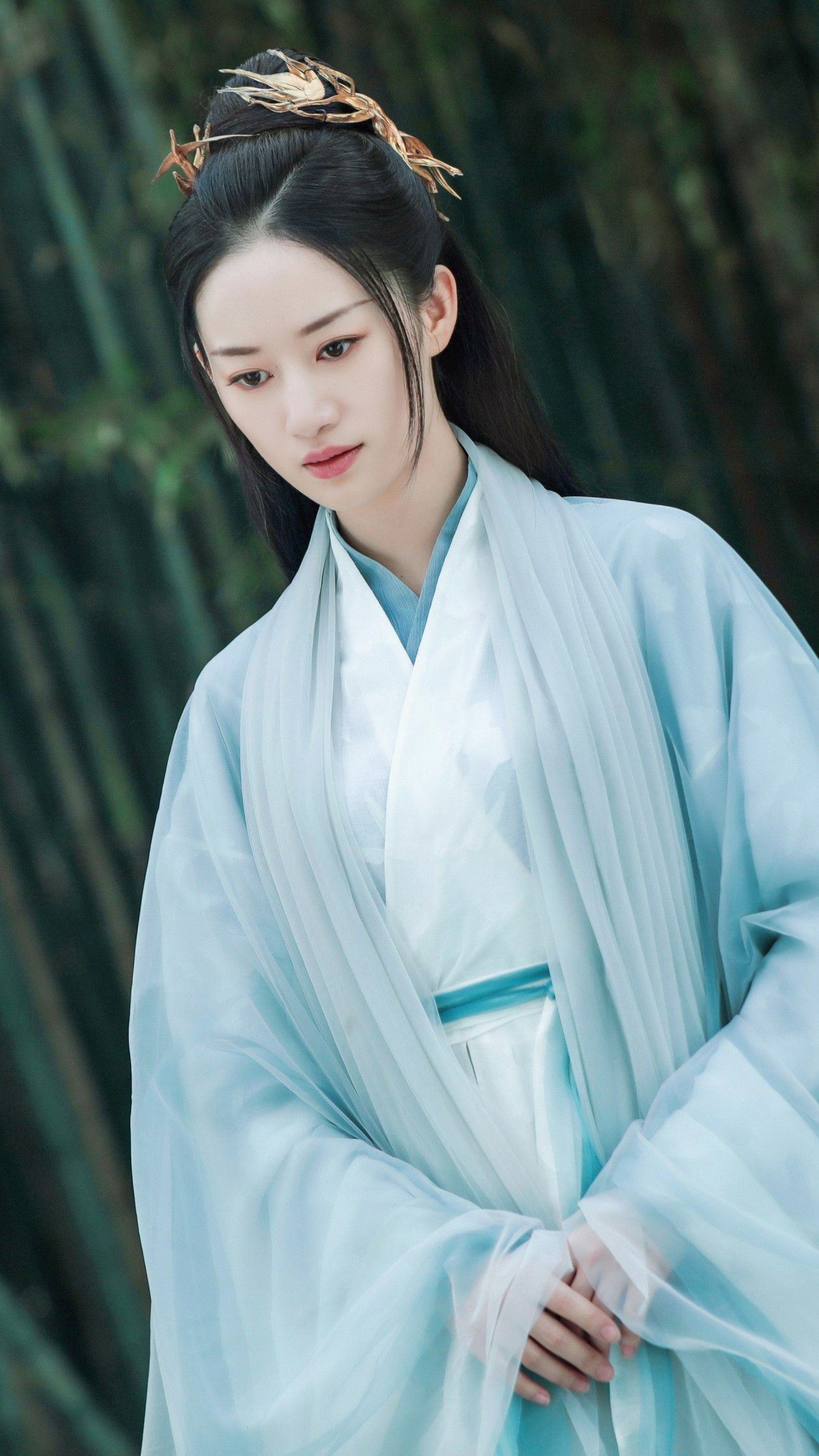 Traditional Chinese Womens Hanfu Clothing:The Chest-High Style for Modern Students Traditional Chinese Womens Hanfu Clothing:The Chest-High Style for Modern Students