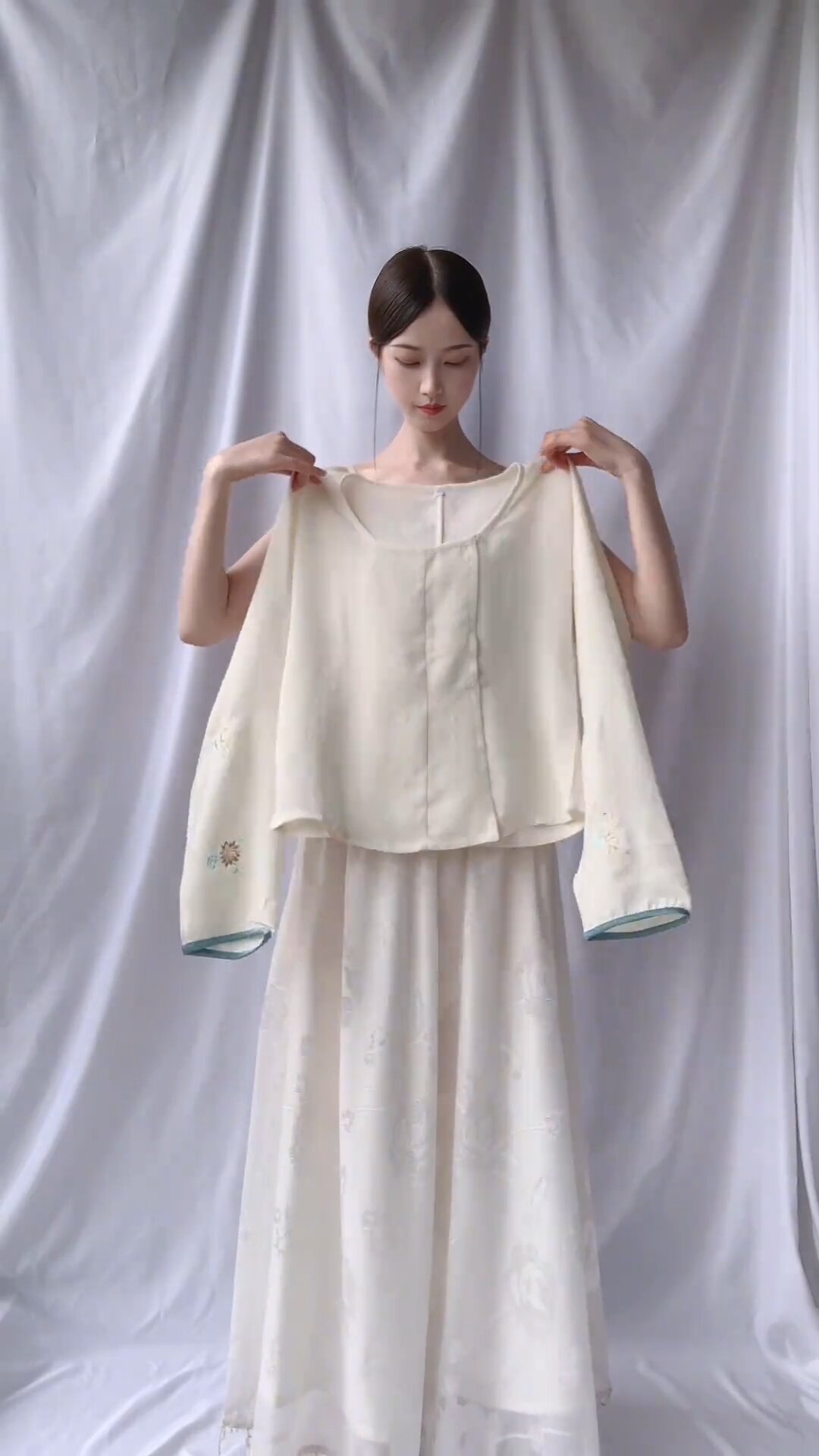 Elegant Elastic Cheongsam Dance:Embracing the Traditional with Modern Grace Elegant Elastic Cheongsam Dance:Embracing the Traditional with Modern Grace