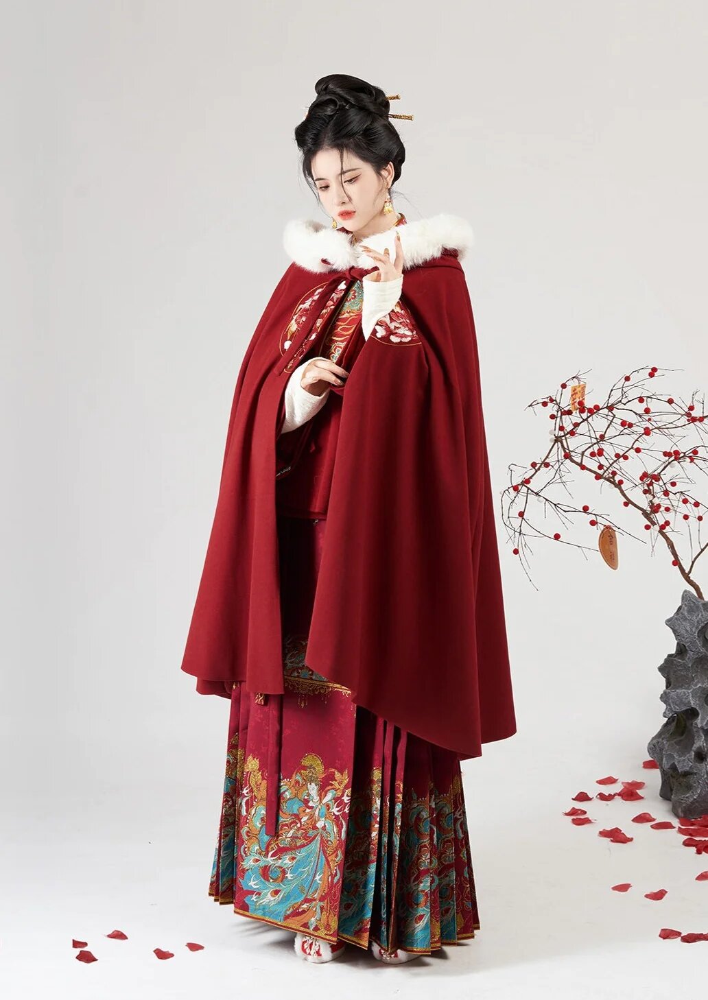 Worry-Free Elegance:The Splendor of Hanfu at Wuyuguan Worry-Free Elegance:The Splendor of Hanfu at Wuyuguan