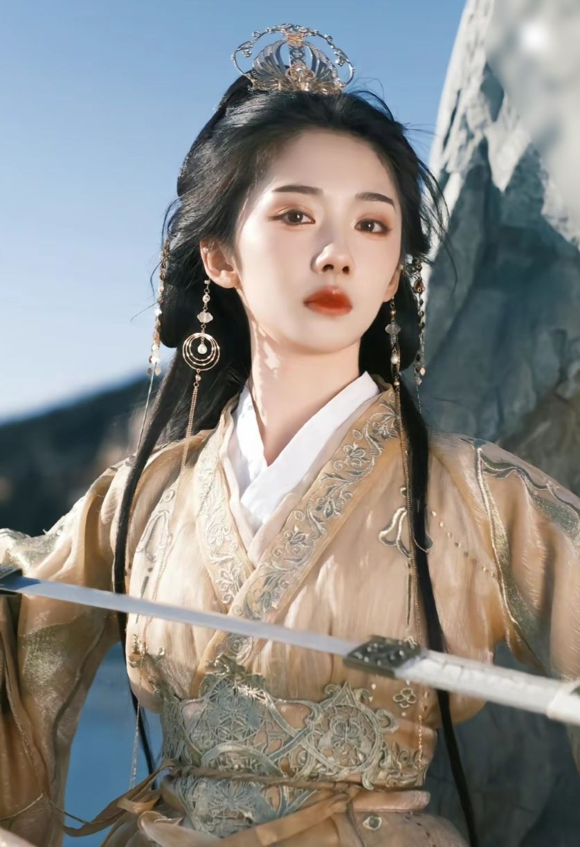Elegant Evening Gowns:The Rise of High-End Cheongsam as a Fashion Statement Elegant Evening Gowns:The Rise of High-End Cheongsam as a Fashion Statement