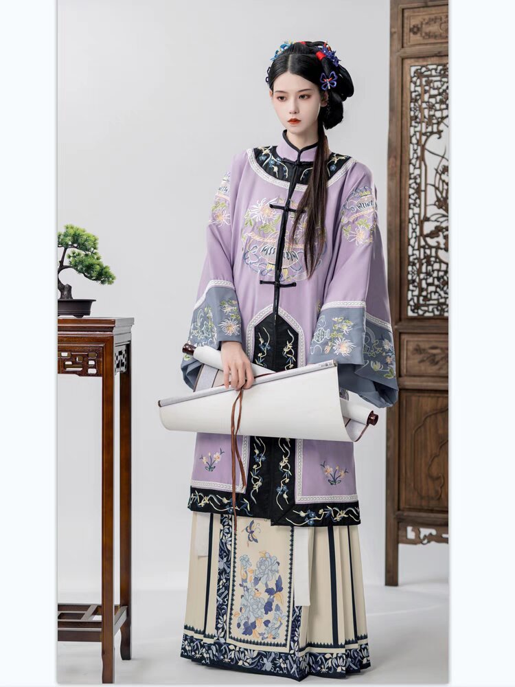 The Splendor of Hanfu Headdress:The Red Flower Emblem The Splendor of Hanfu Headdress:The Red Flower Emblem