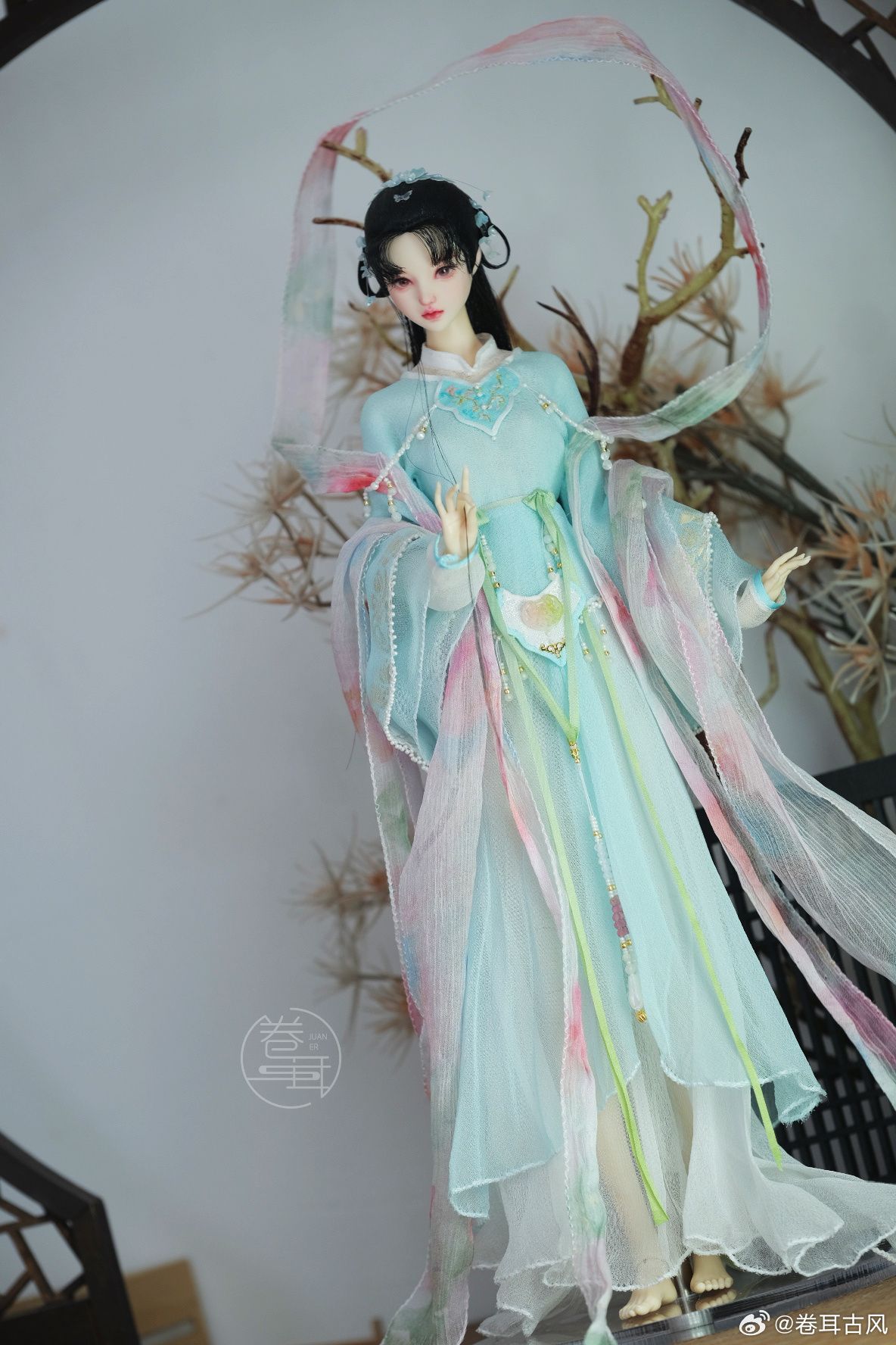 Hanfu Fashion Icons:The Rise of Hanfu-Inspired Fashion among Online Influencers Hanfu Fashion Icons:The Rise of Hanfu-Inspired Fashion among Online Influencers