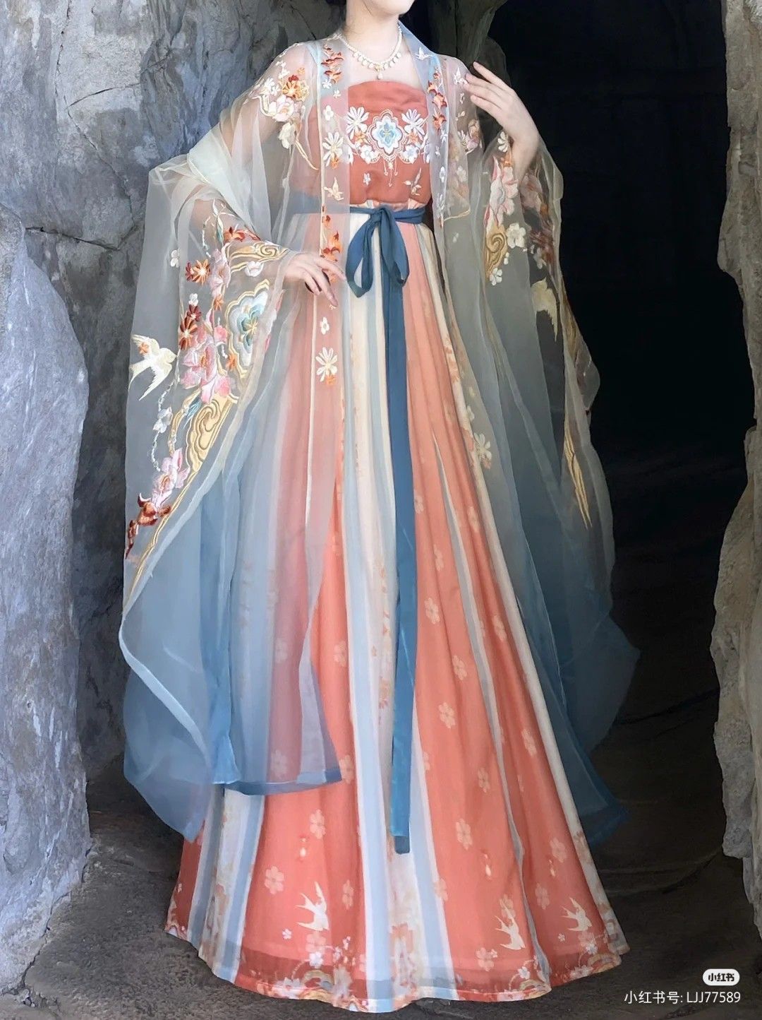 Summer Comfort in Traditional Hanfu for Primary School Girls Summer Comfort in Traditional Hanfu for Primary School Girls