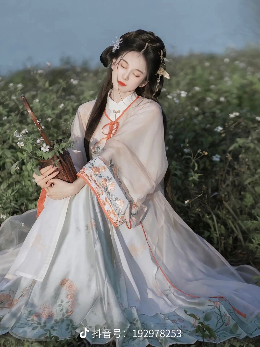 Spring and Autumn Cheongsam Dress:The Elegance of Qipao Fashion Spring and Autumn Cheongsam Dress:The Elegance of Qipao Fashion
