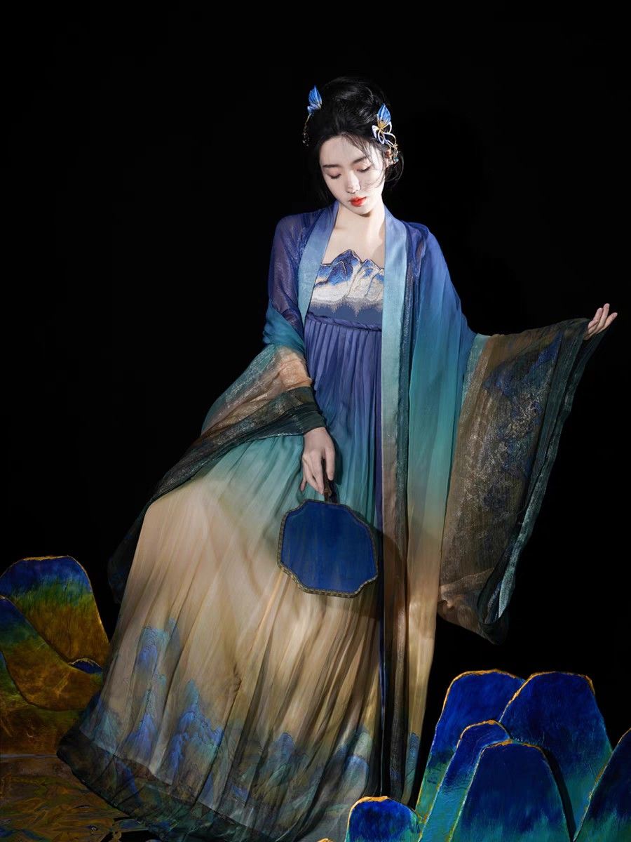 Modernizing the Traditional:The Evolution of Chinese Cheongsam into a Stylish Qipao Mini-Skirt