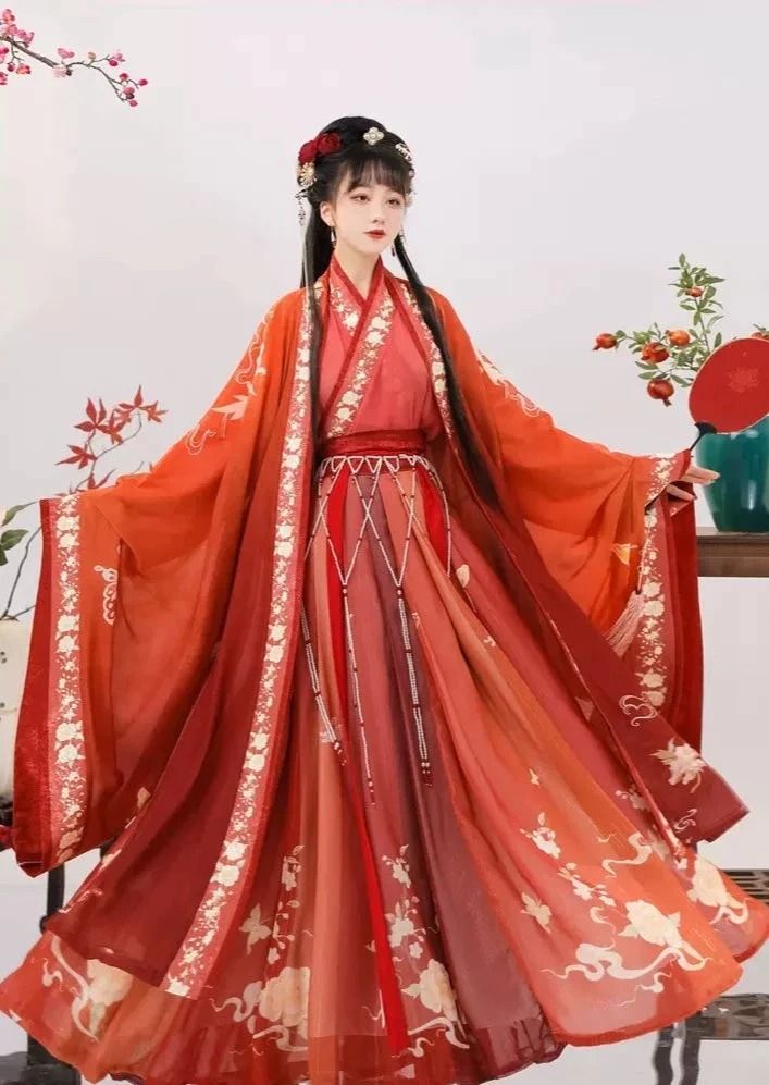 The Revival of Hanfu Fashion and Sheguang Lipstick:A Blend of Traditional Elegance and Modern Charm The Revival of Hanfu Fashion and Sheguang Lipstick:A Blend of Traditional Elegance and Modern Charm