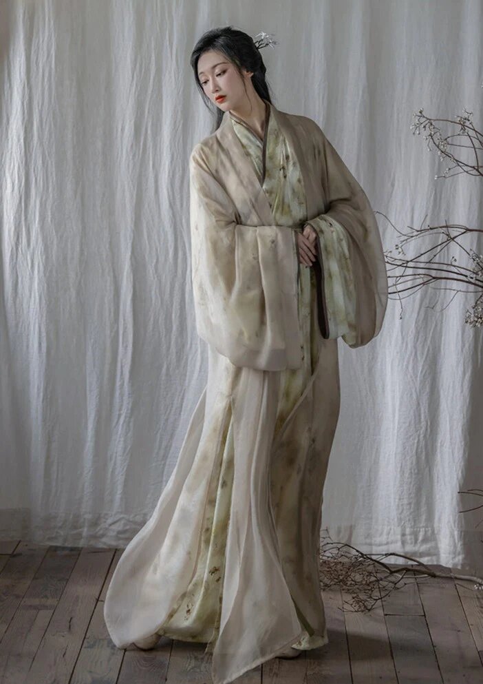 Traditional Hair Accessories in Ancient Chinese Costume:The Charm of Hairpins and Hanfu Headwear Traditional Hair Accessories in Ancient Chinese Costume:The Charm of Hairpins and Hanfu Headwear