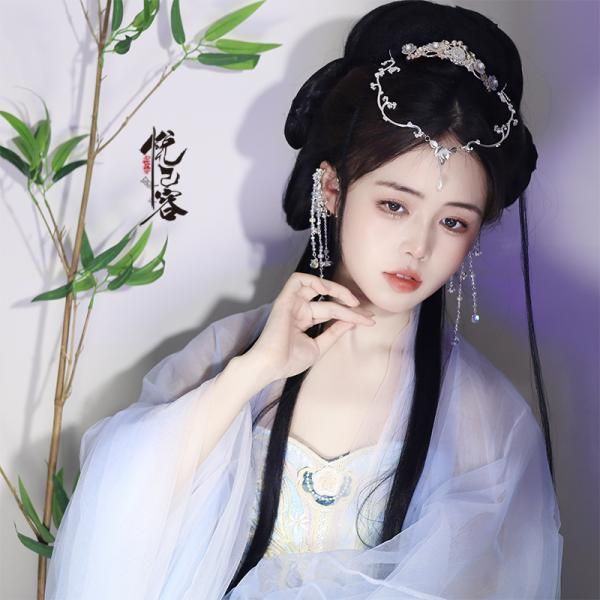 The Enchantment of Plisse Skirt and马丁靴:A Fashion Fusion of Tradition and Modernity The Enchantment of Plisse Skirt and马丁靴:A Fashion Fusion of Tradition and Modernity