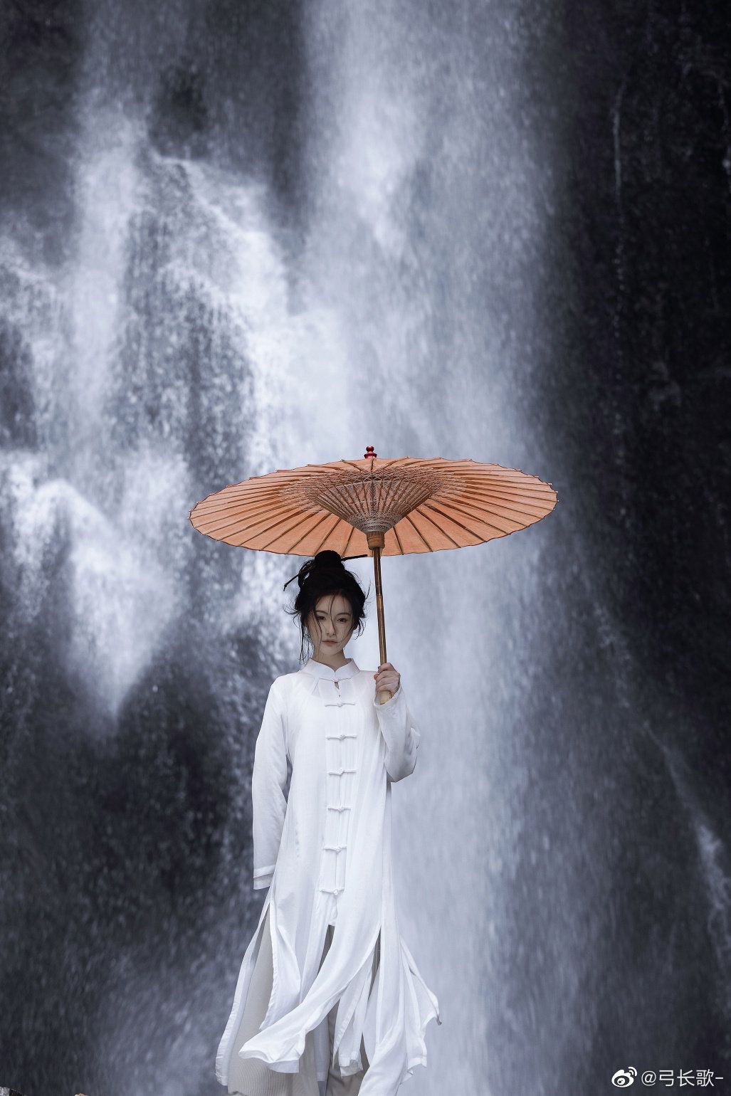 Beyond the Realm of Love and Elegance:The Essence of Hanfu Fashion Beyond the Realm of Love and Elegance:The Essence of Hanfu Fashion