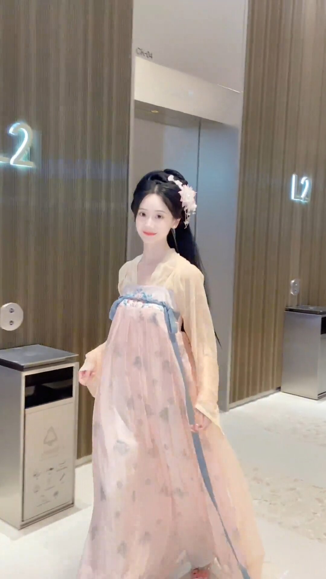 Elegant Summer Hanfu Womens Dress:The Art of Traditional Chinese Fashion Elegant Summer Hanfu Womens Dress:The Art of Traditional Chinese Fashion