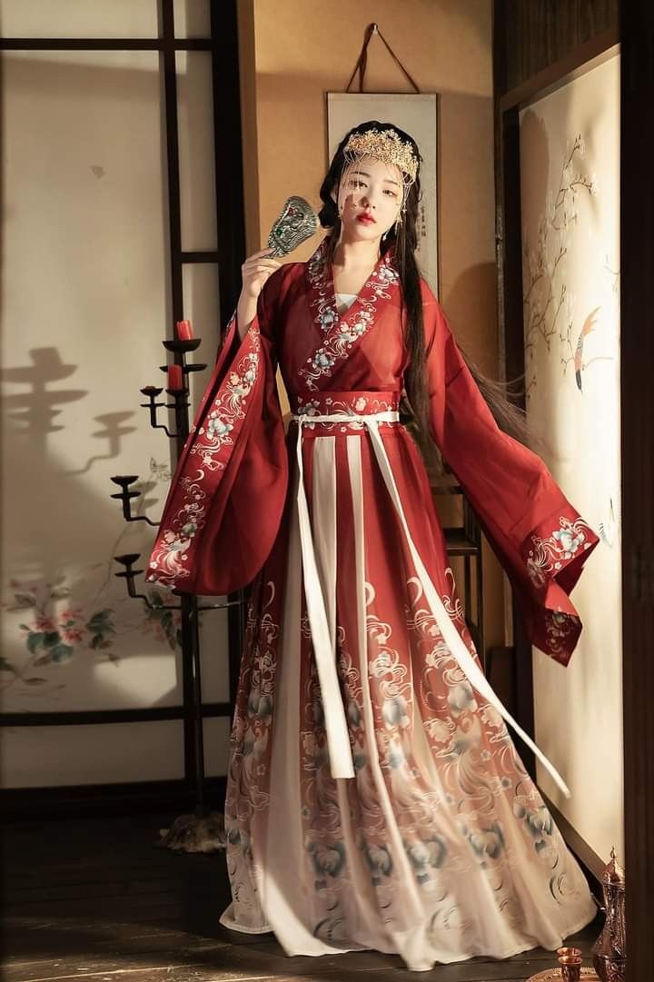 The Elegance of Waist Chains and Horseface Skirts:A Cultural Exploration The Elegance of Waist Chains and Horseface Skirts:A Cultural Exploration